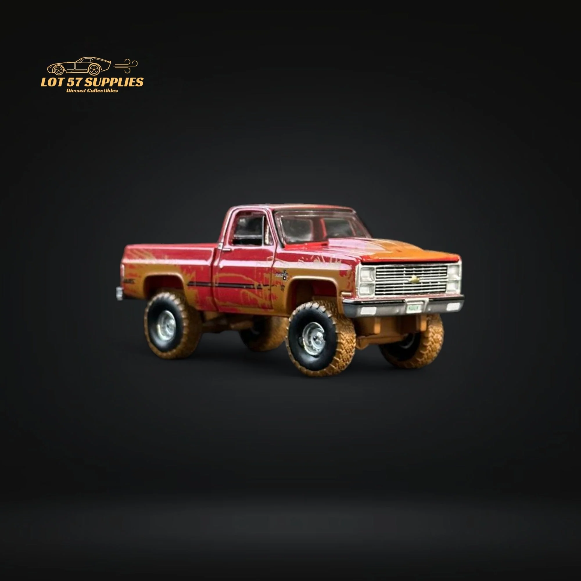 Auto World 1983 Chevrolet Silverado K10 4x4 Muddy LIFTED Squarebody 1:64 BUNDLE 1:64 - Image 6