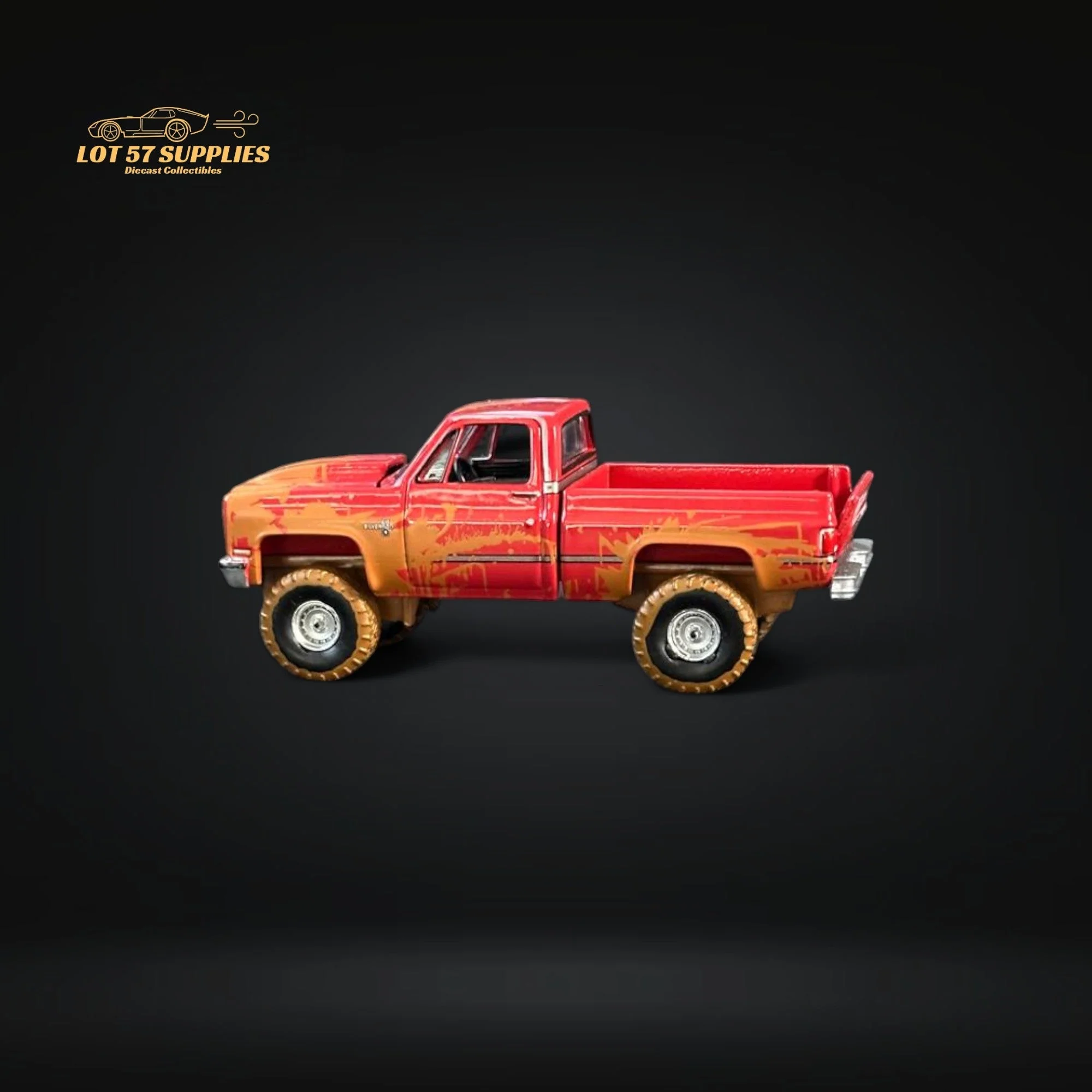 Auto World 1983 Chevrolet Silverado K10 4x4 Muddy LIFTED Squarebody 1:64 BUNDLE 1:64 - Image 7